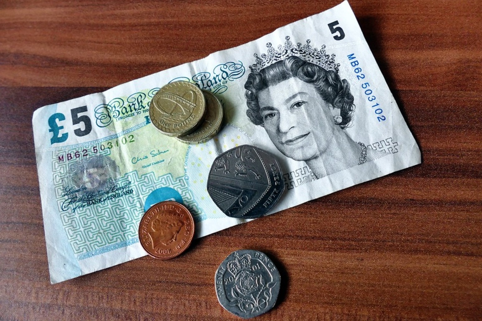 UK pay growth at six-month low 